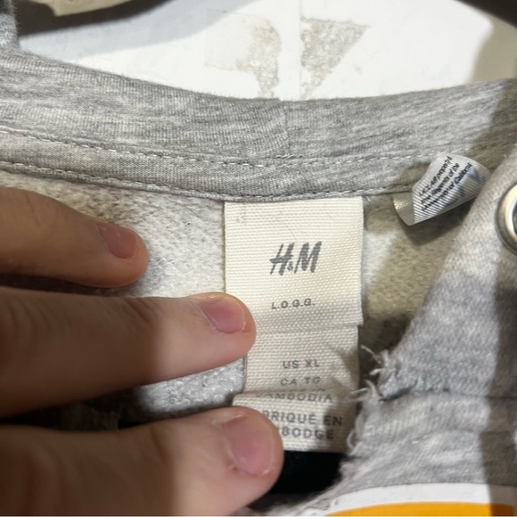 H&M UCLA Bruins Hoodie Gray Yellow Size XL - Picture 5 of 9
